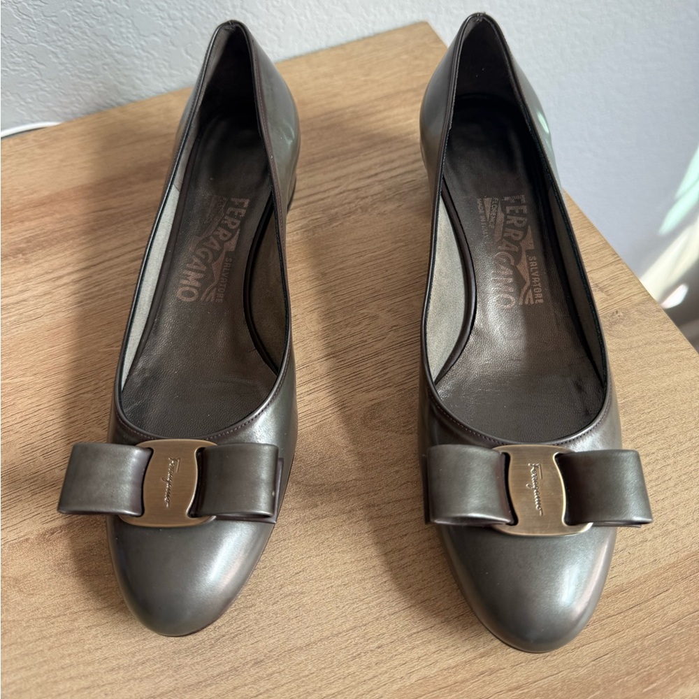 Salvatore Ferragamo Vera Bow Accent Leather Pumps